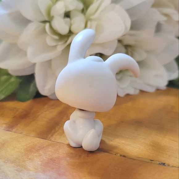 Littlest Pet Shop LPS #49 Bunny Rabbit White Blue Eyes 2004 - Picture 4 of 13